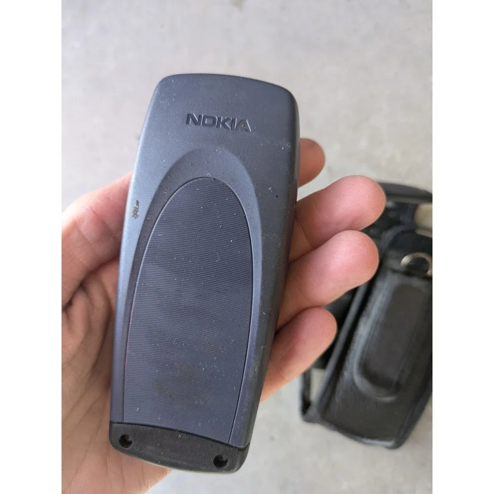 Vintage Nokia 5100‎ Series AT&T Cell Phone Bundle with SwissGear Pouch